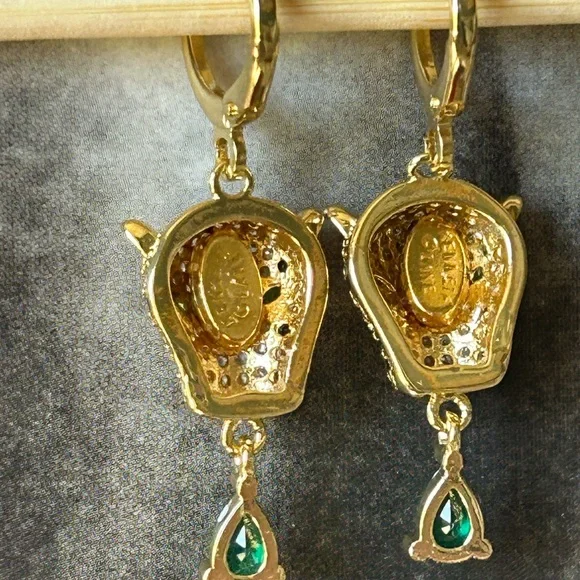 Vintage KJL Runway Leopard Head Drop Earrings with Emerald Green CZ Stones - Picture 5 of 7
